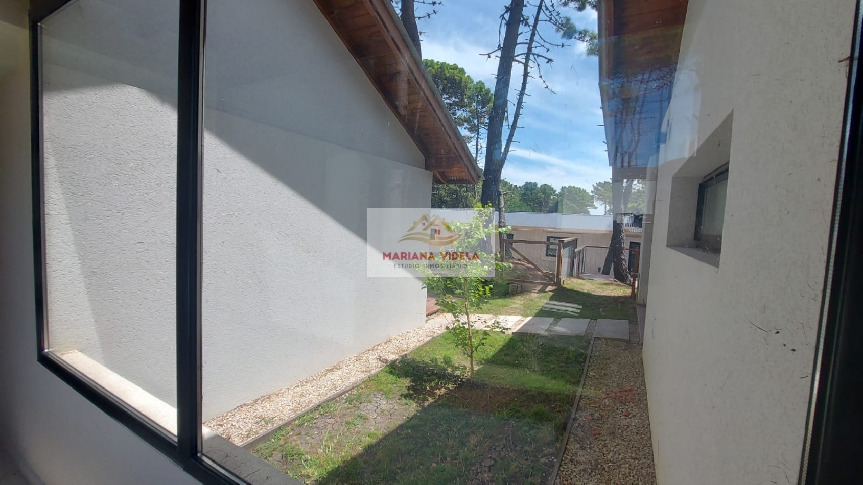 Casa en venta en Pinamar "LA CASA EN EL BOSQUE". Barrio Pioneros.