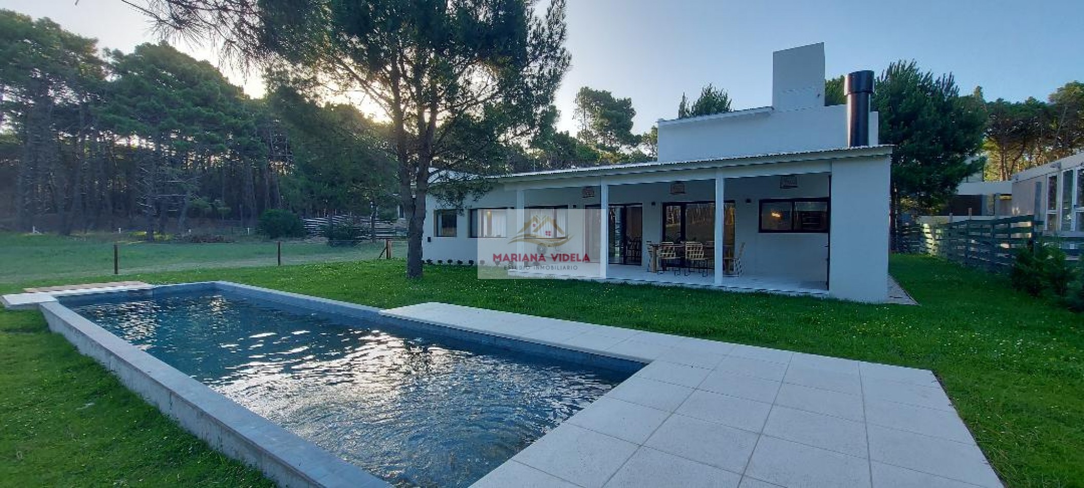 Casa en venta en Pinamar "LA BLANCA". Barrio Pioneros.