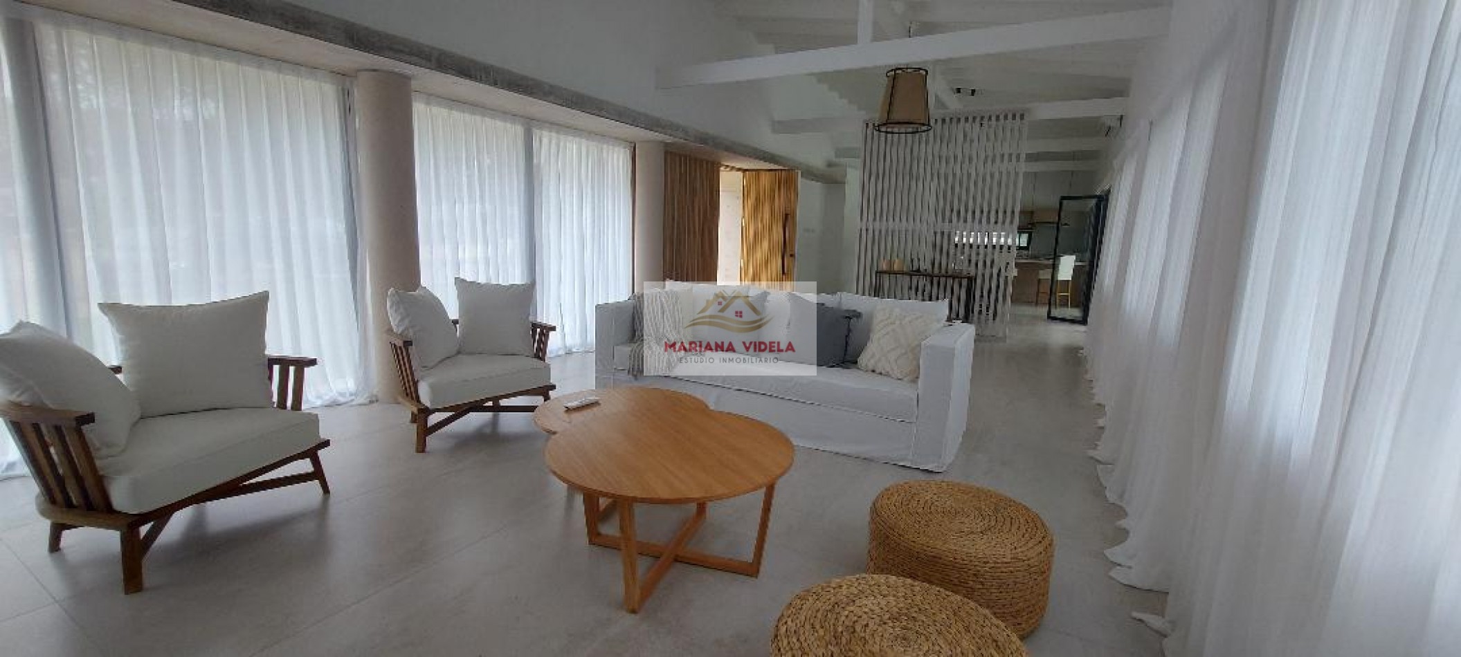 Casa en venta en Pinamar "LA BLANCA". Barrio Pioneros.