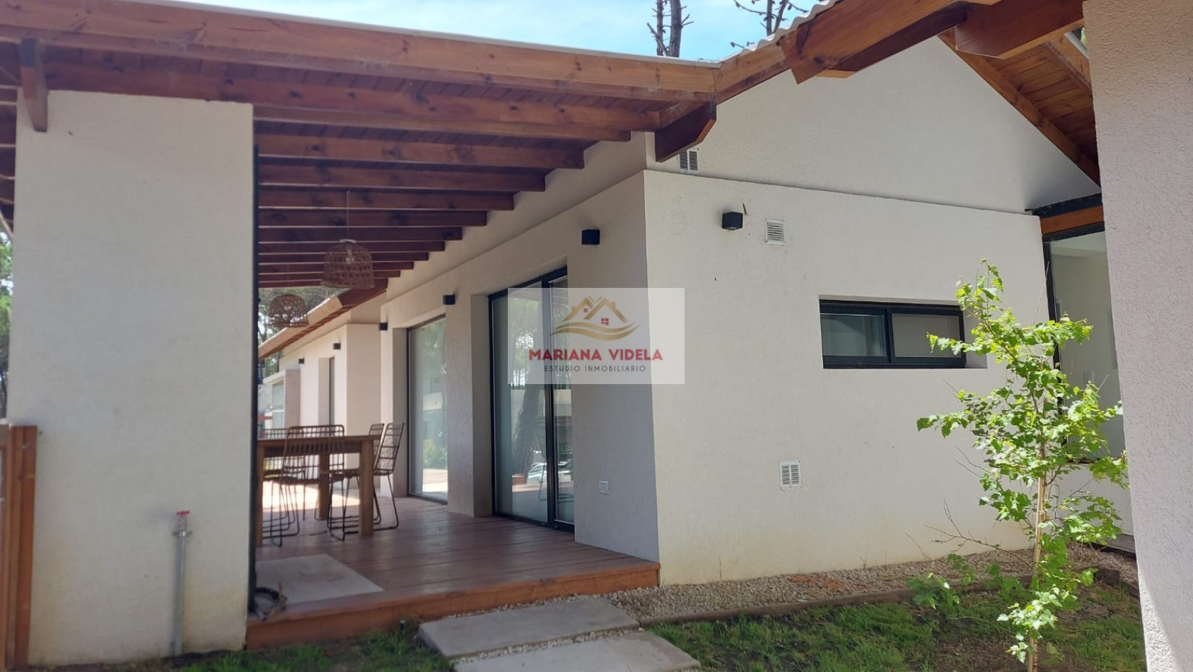 Casa en venta en Pinamar "LA CASA EN EL BOSQUE". Barrio Pioneros.