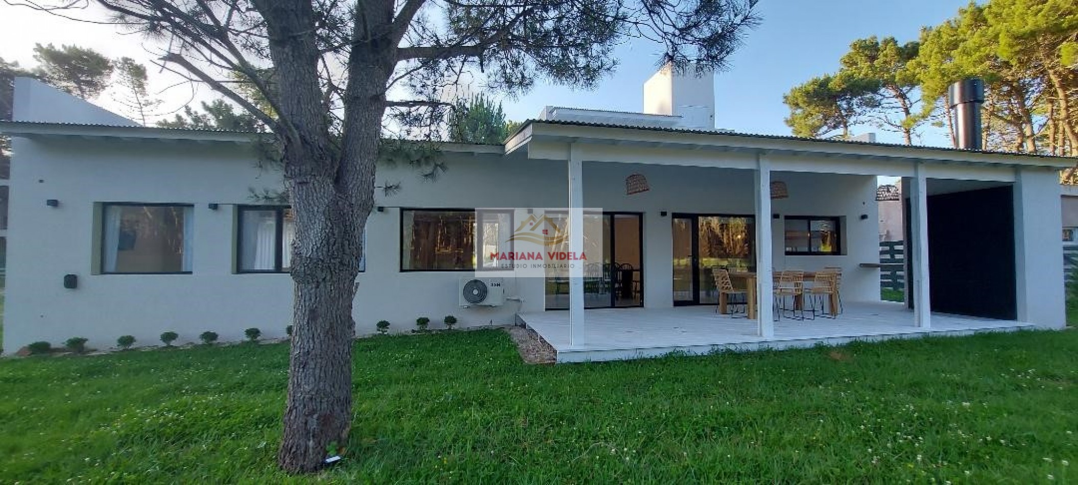 Casa en venta en Pinamar "LA BLANCA". Barrio Pioneros.