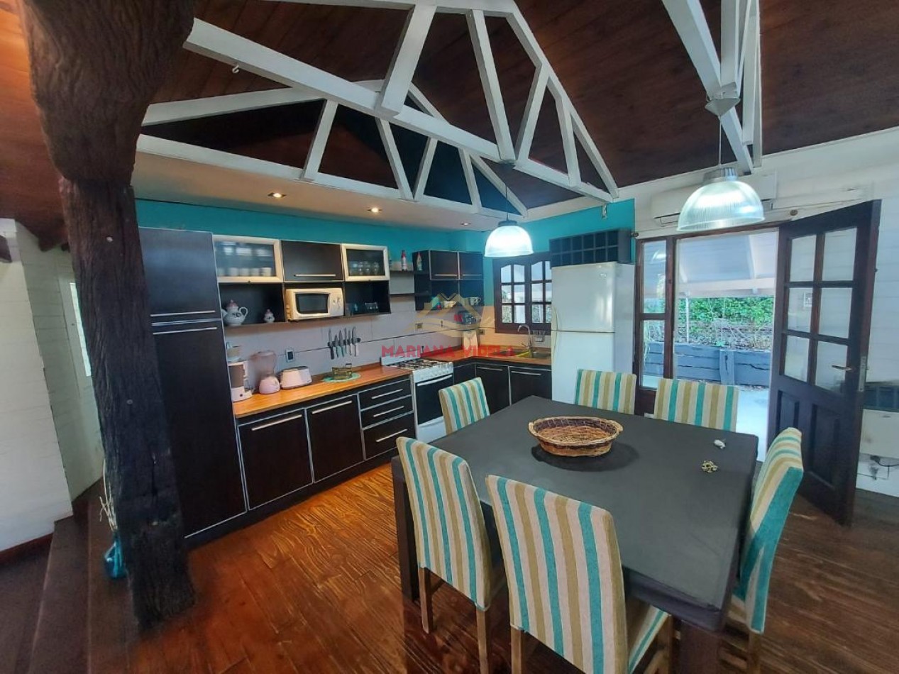 Casa en venta en Carilo, tipo cabaña.