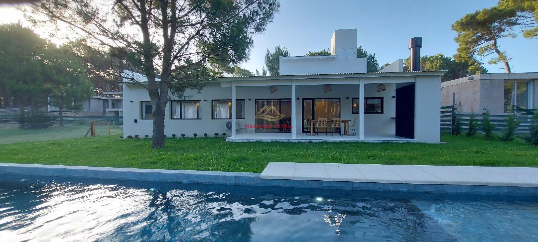 Casa en venta en Pinamar "LA BLANCA". Barrio Pioneros.