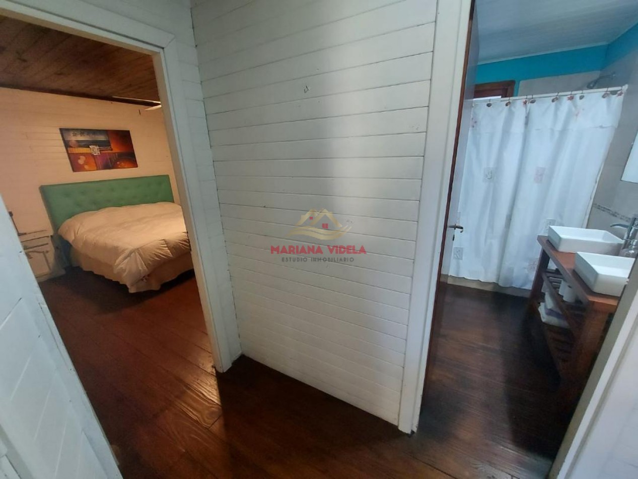 Casa en venta en Carilo, tipo cabaña.