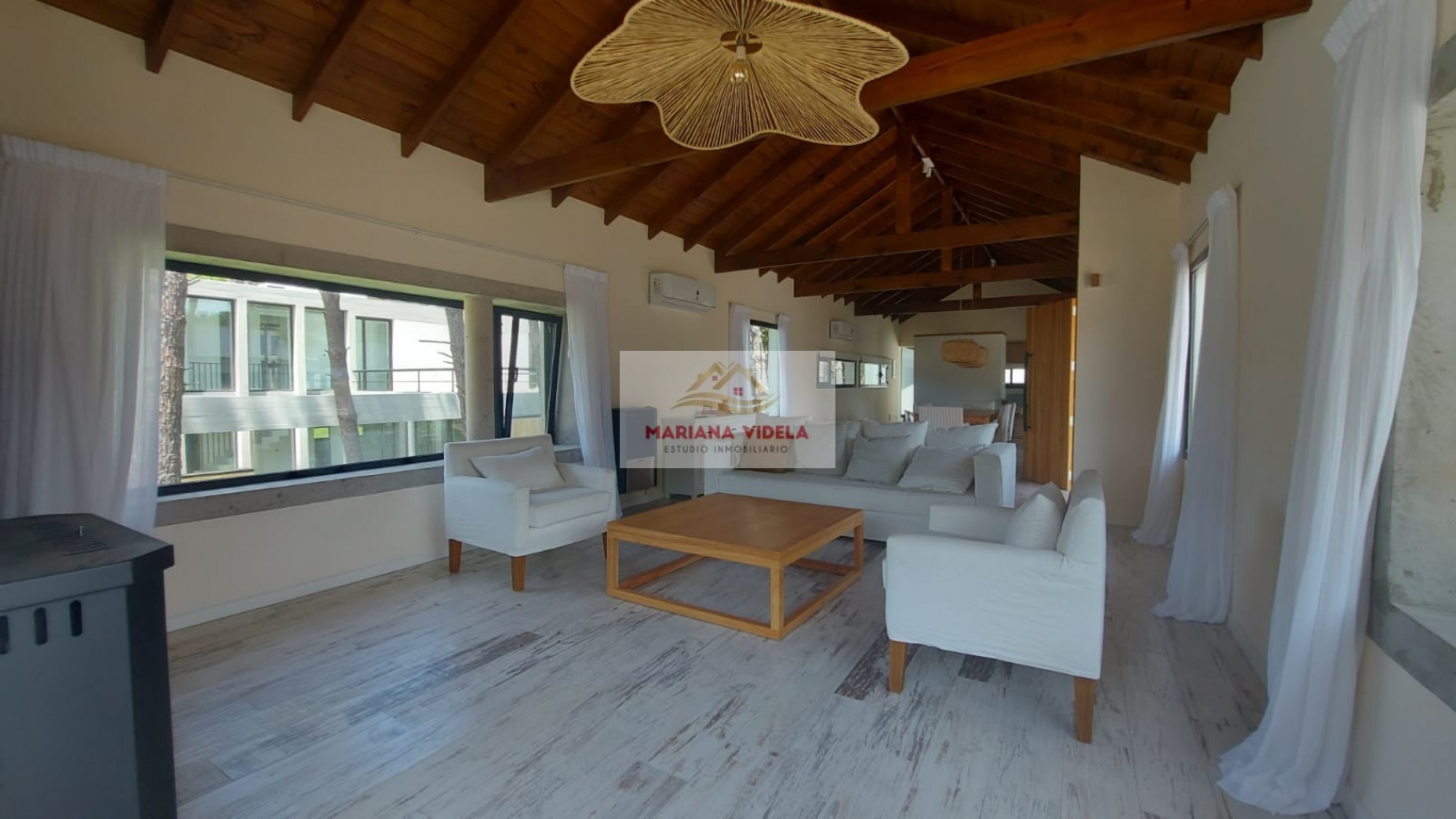 Casa en venta en Pinamar "LA CASA EN EL BOSQUE". Barrio Pioneros.