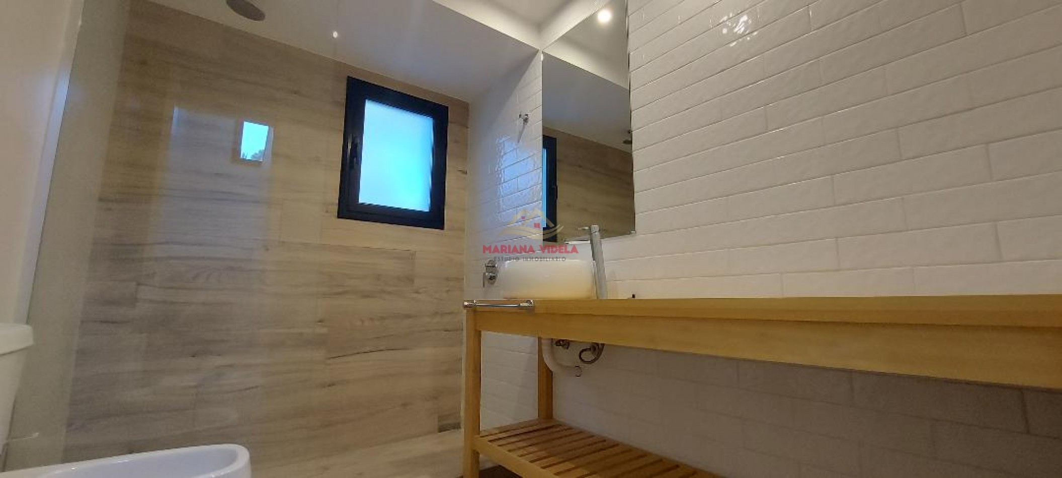 Casa en venta en Pinamar "LA BLANCA". Barrio Pioneros.