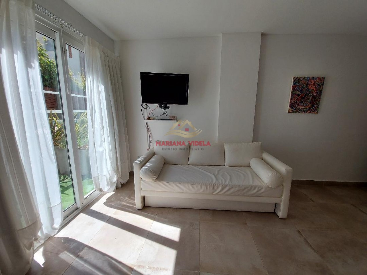Departamento Monoambiente en alquiler Hasta Noviembre 2025. Pinamar Centro. Cochera y amenities.