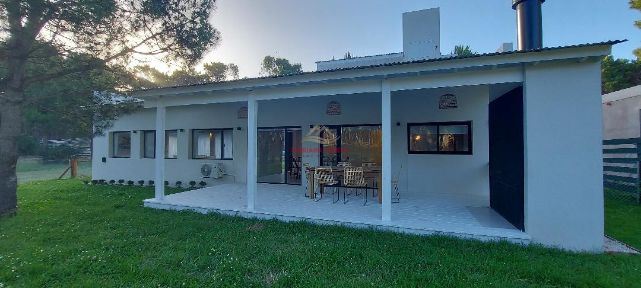 Casa en venta en Pinamar "LA BLANCA". Barrio Pioneros.