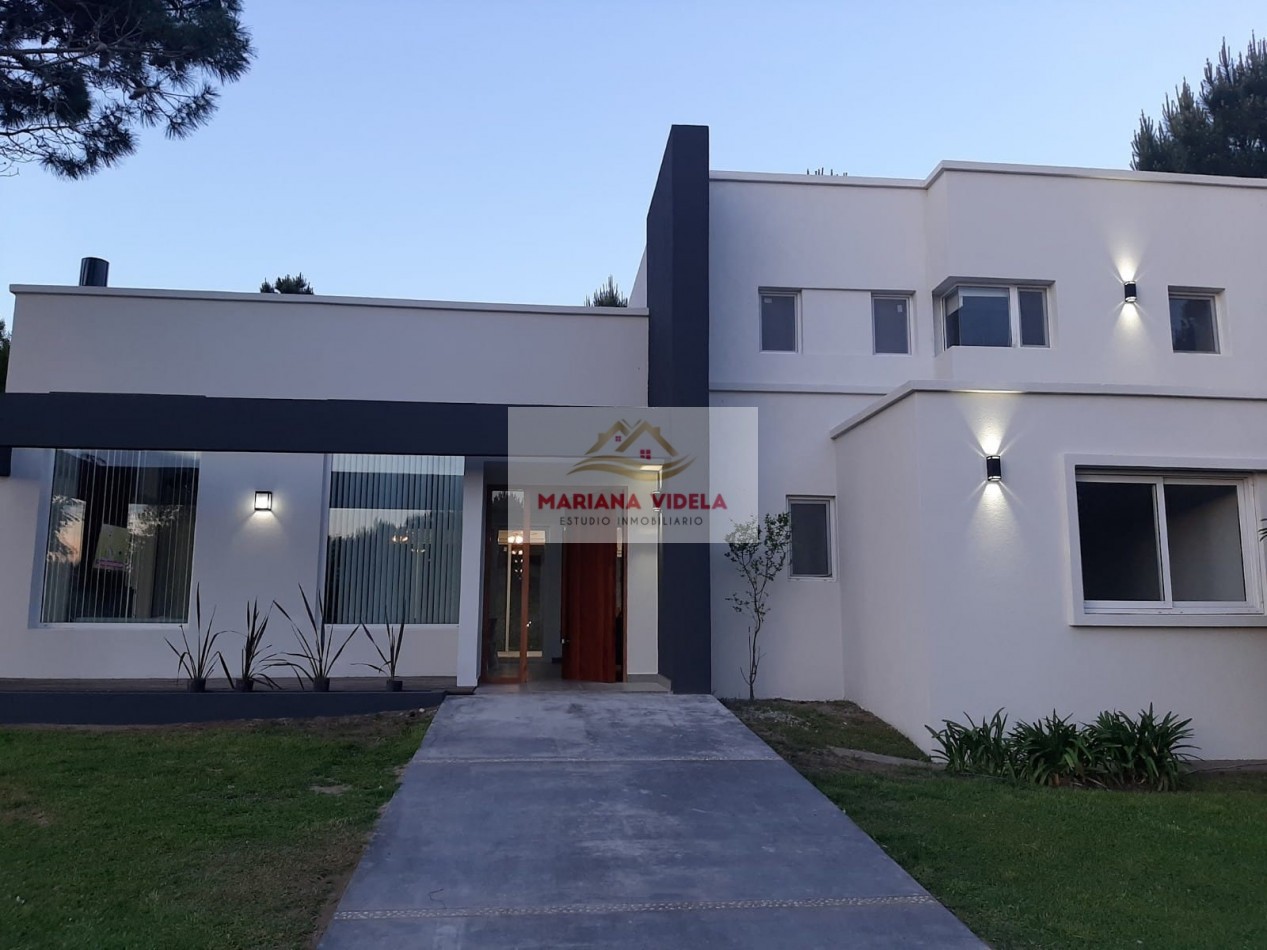 Casa en venta en Barrio Privado La Herradura. Pinamar.