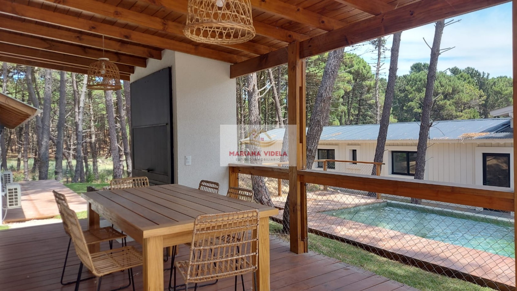Casa en venta en Pinamar "LA CASA EN EL BOSQUE". Barrio Pioneros.