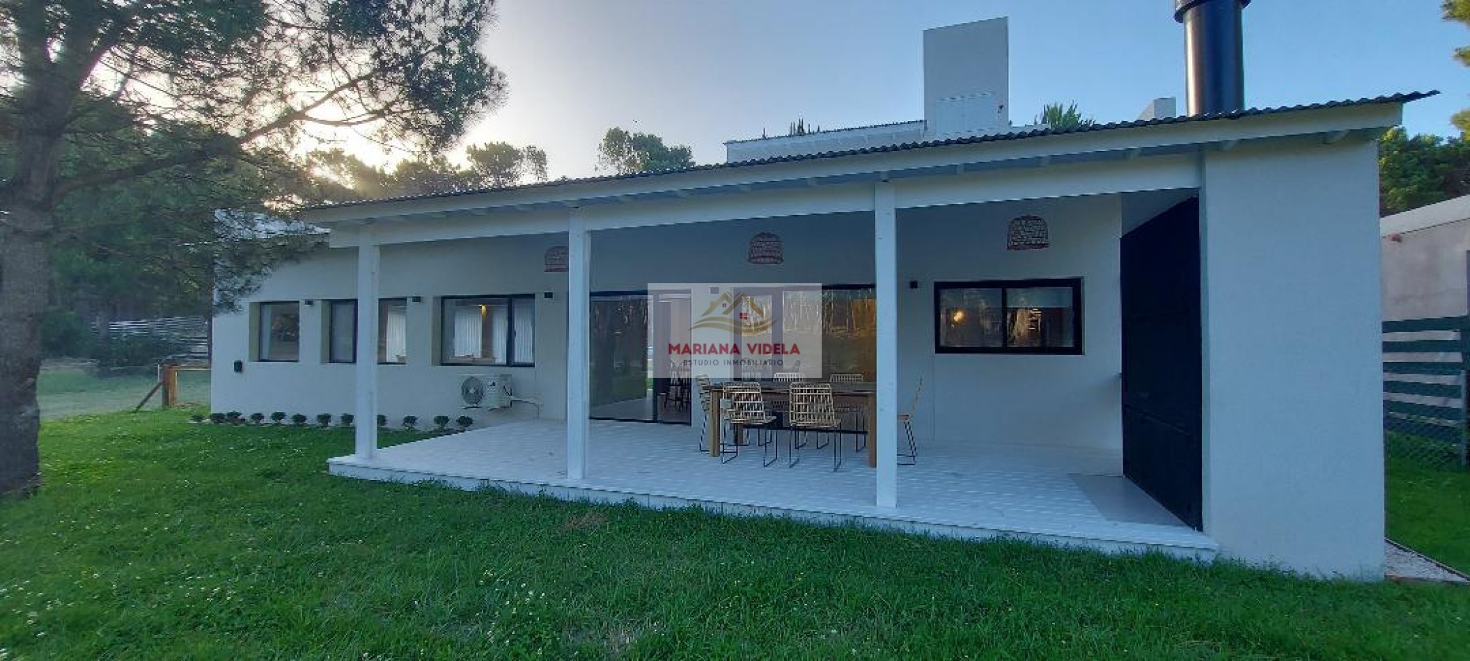 Casa en venta en Pinamar "LA BLANCA". Barrio Pioneros.