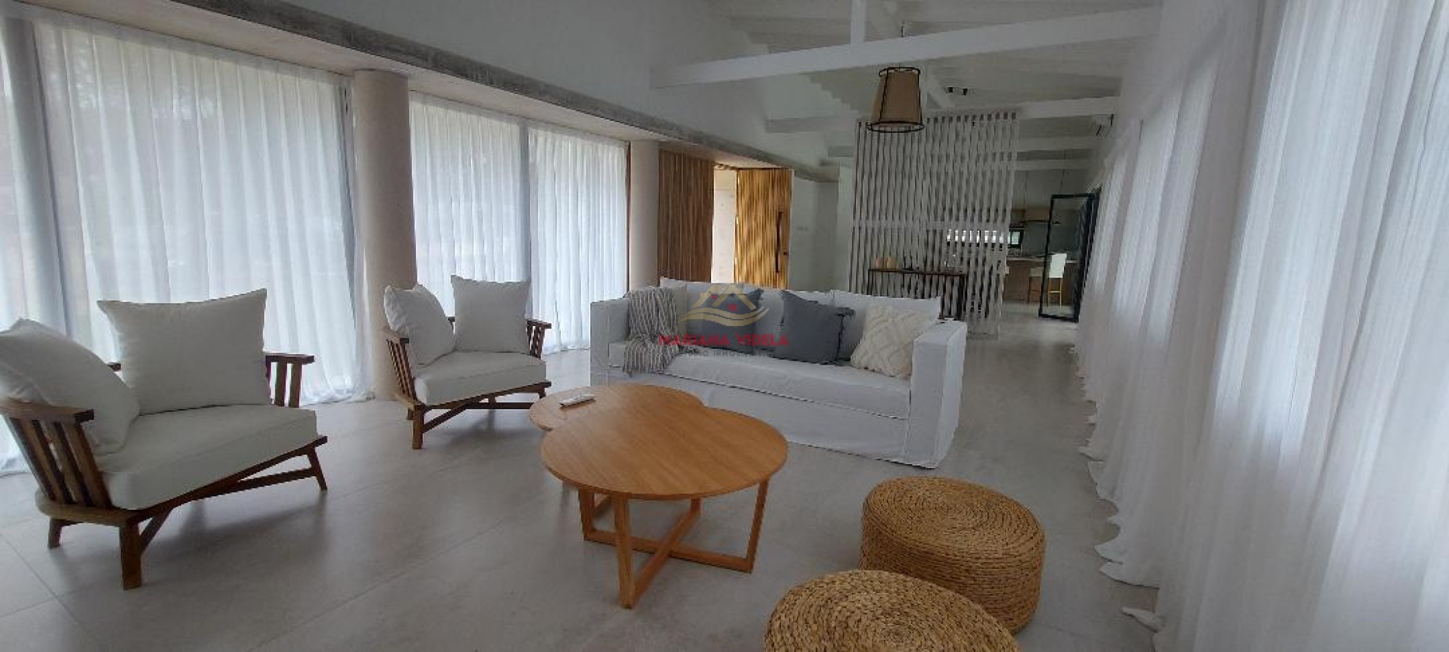 Casa en venta en Pinamar "LA BLANCA". Barrio Pioneros.