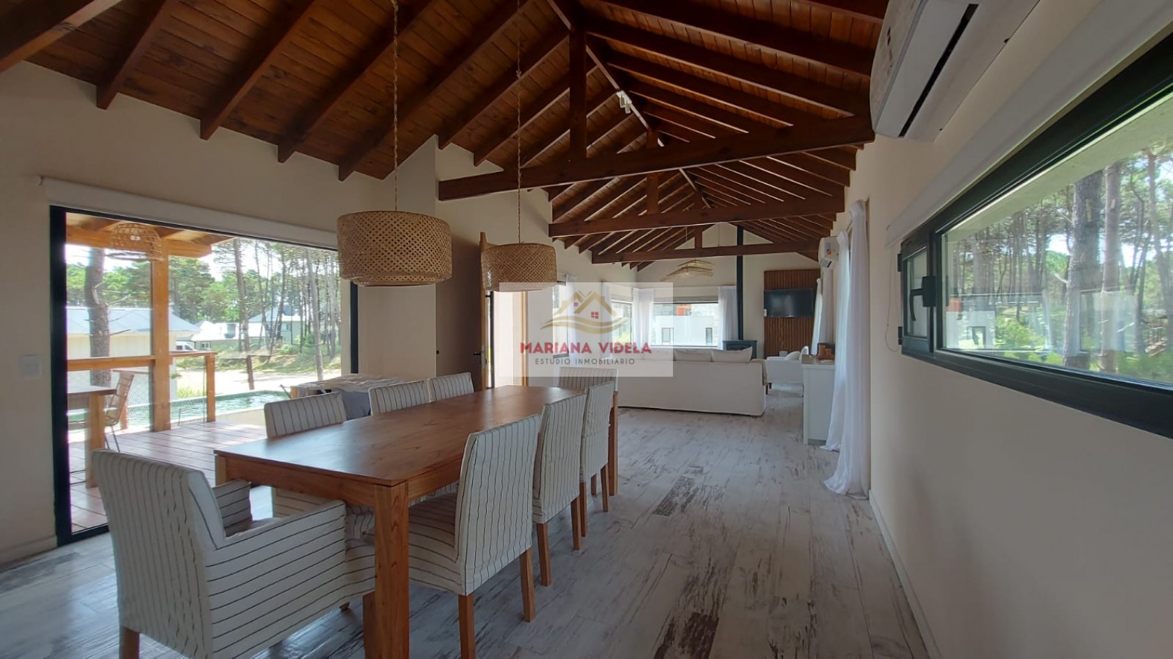 Casa en venta en Pinamar "LA CASA EN EL BOSQUE". Barrio Pioneros.