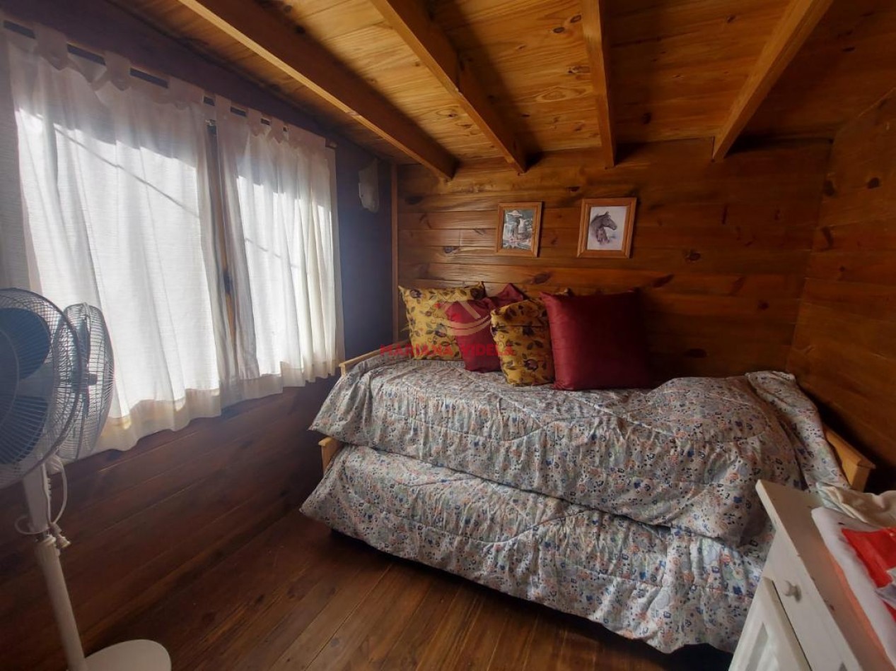 Casa en venta en Carilo, tipo cabaña.