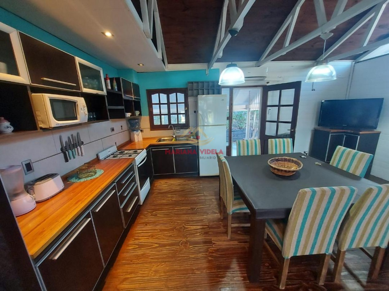 Casa en venta en Carilo, tipo cabaña.