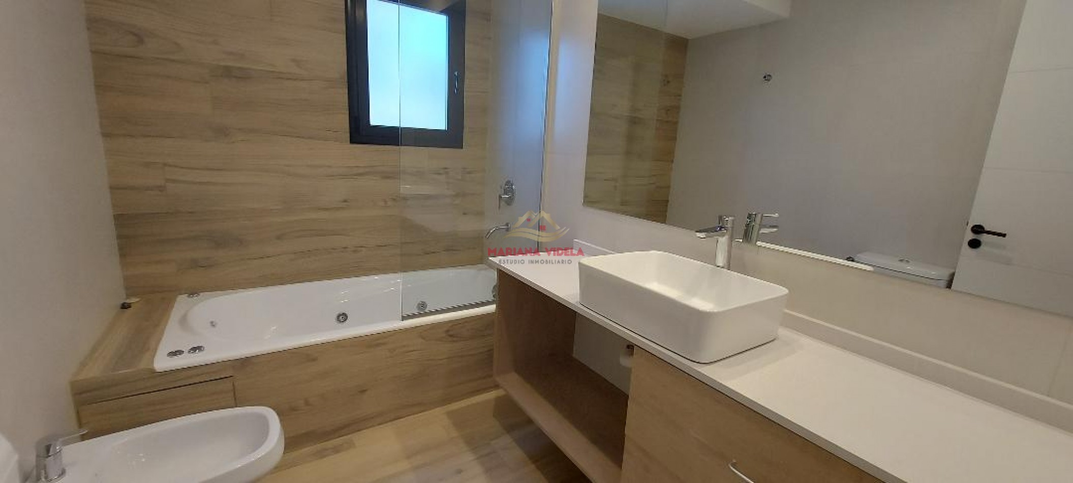Casa en venta en Pinamar "LA BLANCA". Barrio Pioneros.
