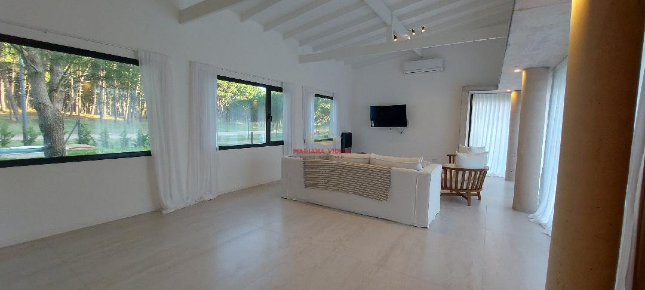 Casa en venta en Pinamar "LA BLANCA". Barrio Pioneros.