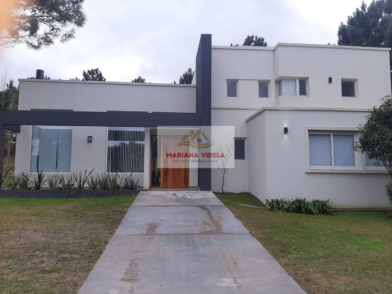 Casa en venta en Barrio Privado La Herradura. Pinamar.