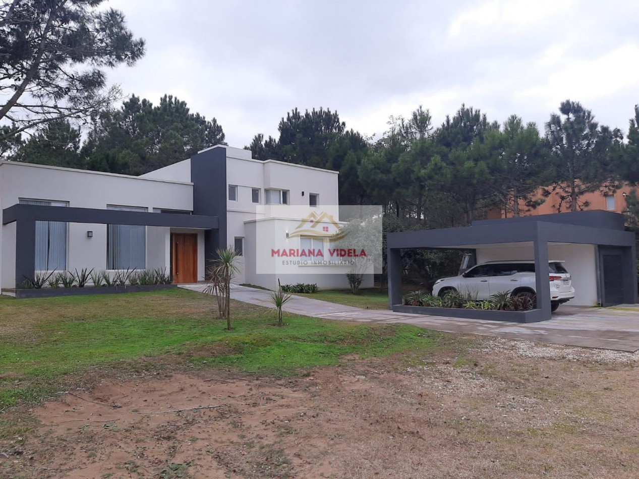 Casa en venta en Barrio Privado La Herradura. Pinamar.