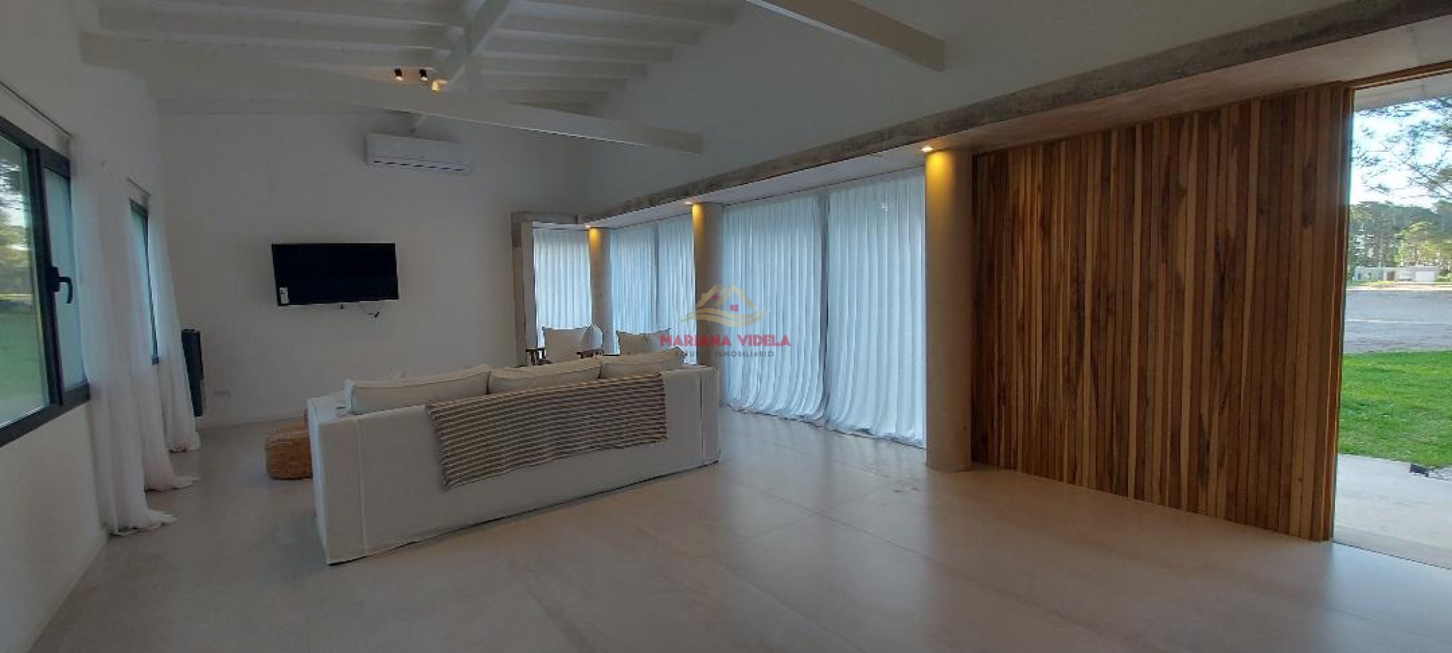 Casa en venta en Pinamar "LA BLANCA". Barrio Pioneros.