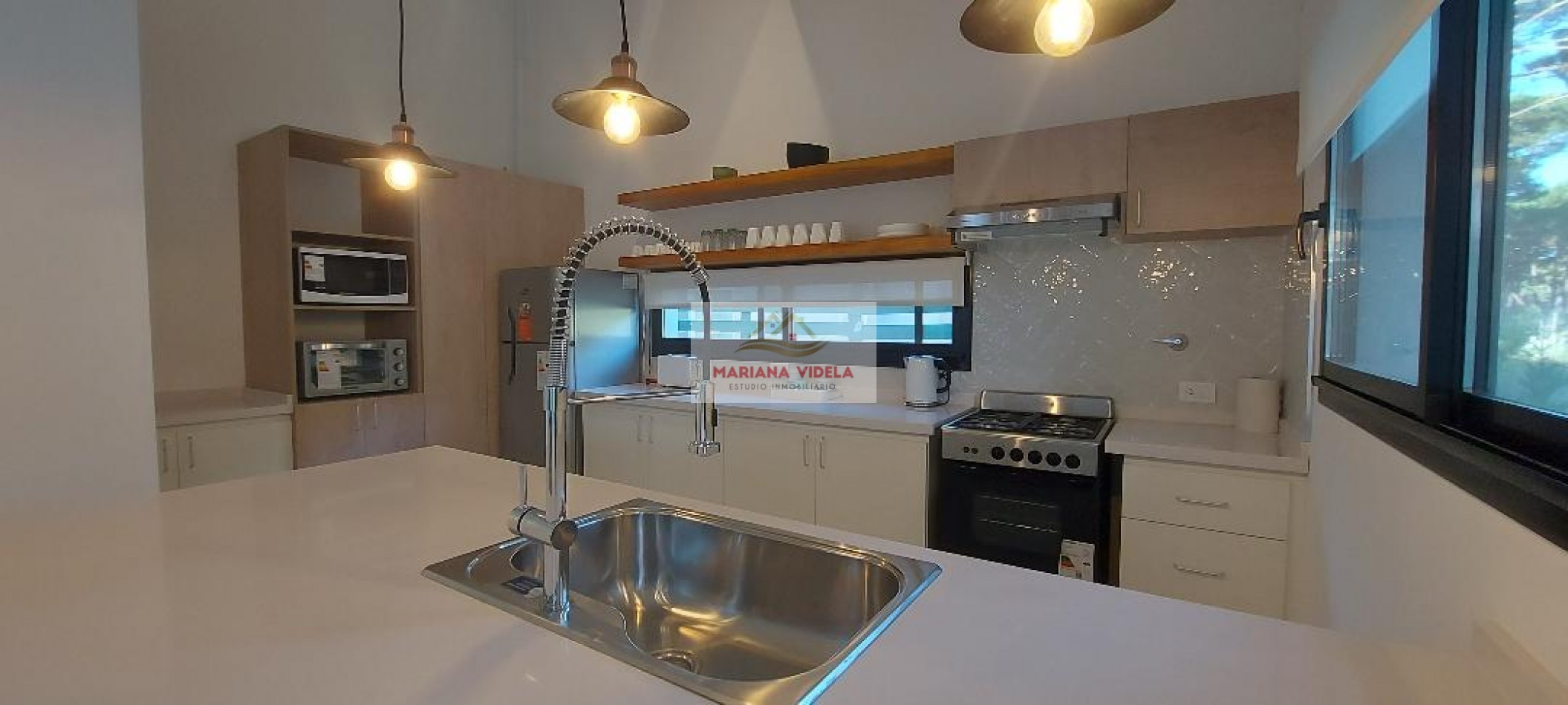 Casa en venta en Pinamar "LA BLANCA". Barrio Pioneros.