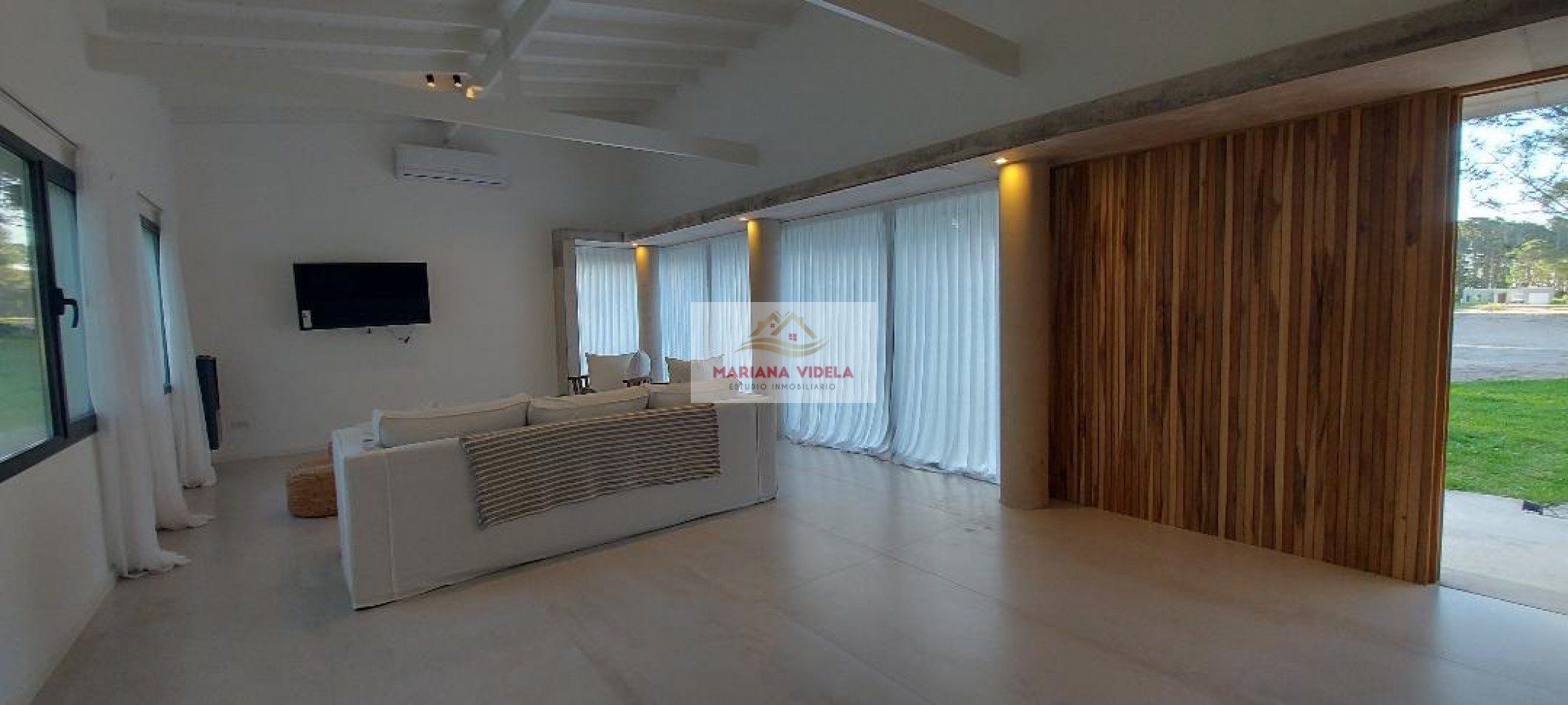 Casa en venta en Pinamar "LA BLANCA". Barrio Pioneros.