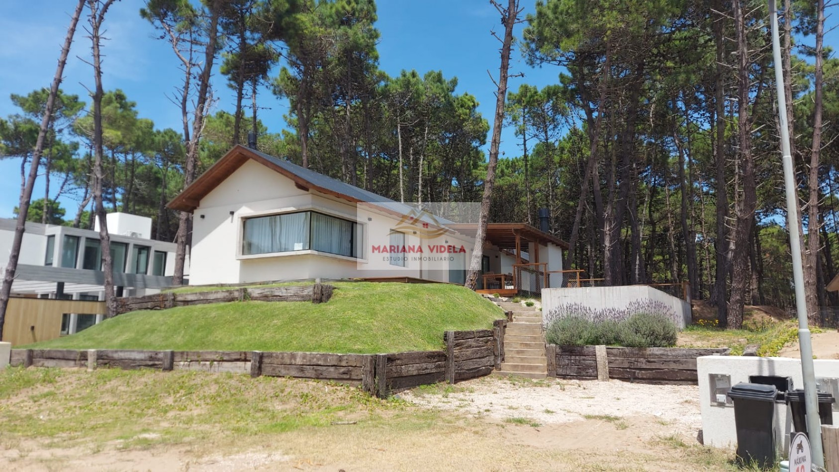 Casa en venta en Pinamar "LA CASA EN EL BOSQUE". Barrio Pioneros.