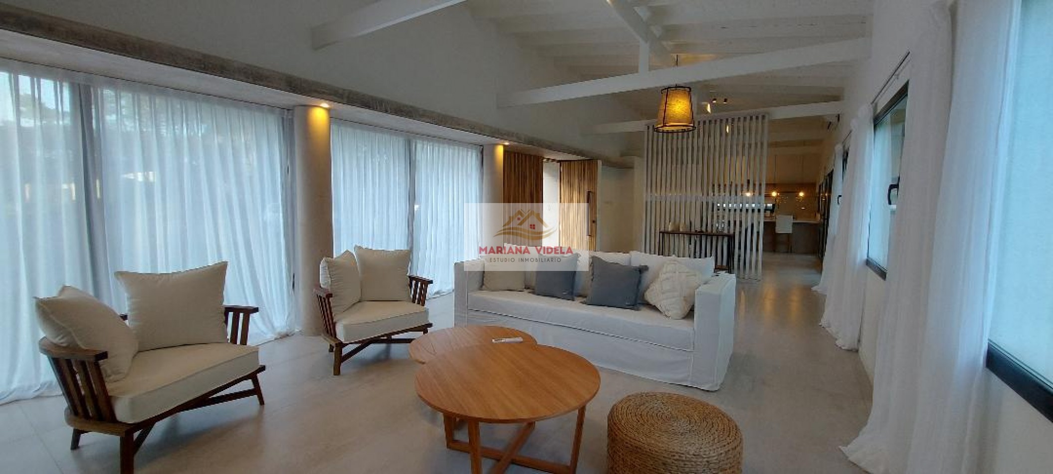Casa en venta en Pinamar "LA BLANCA". Barrio Pioneros.