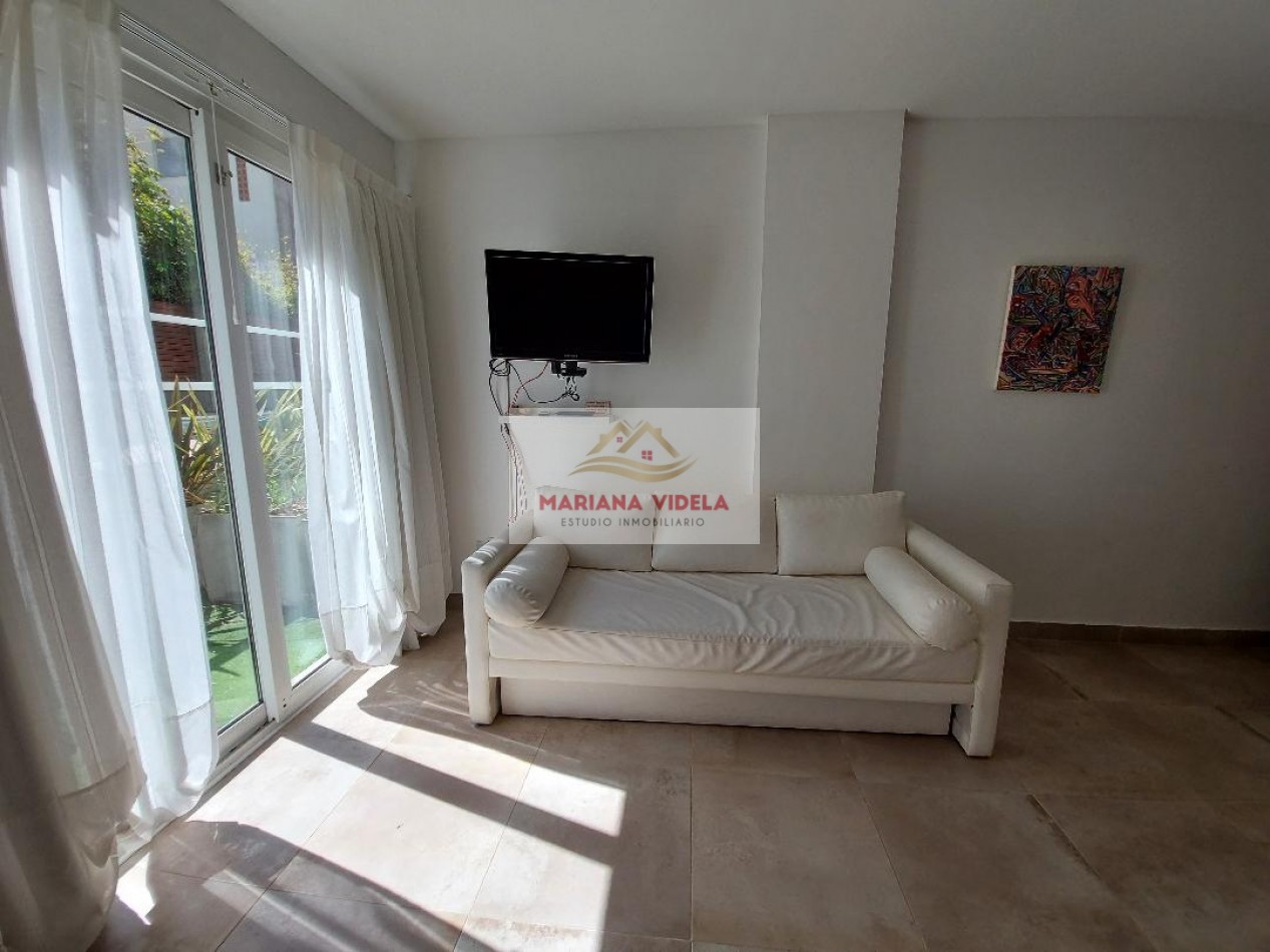 Departamento Monoambiente en alquiler Hasta Noviembre 2025. Pinamar Centro. Cochera y amenities. Mensual.