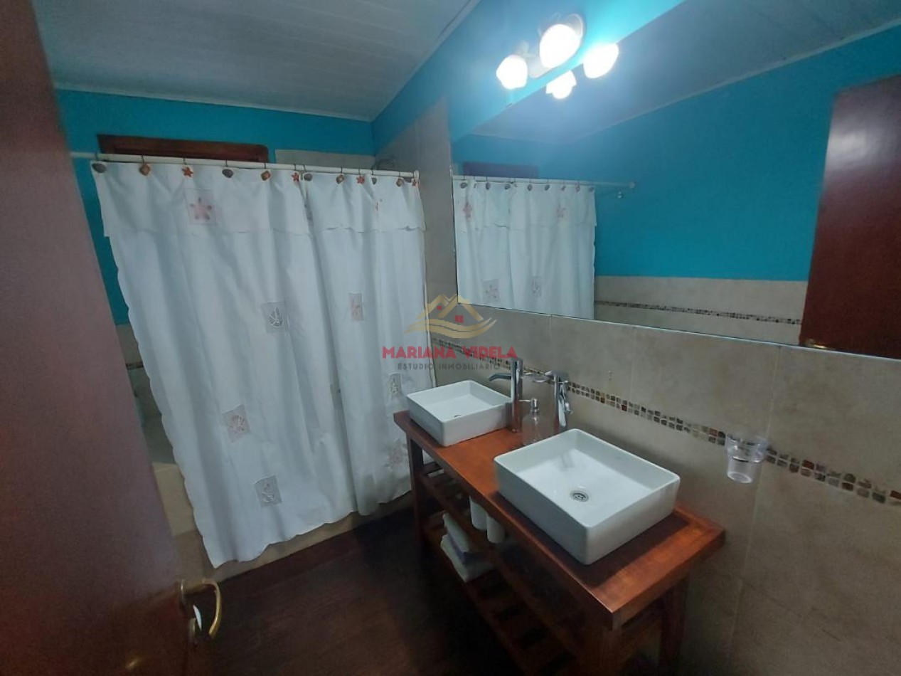 Casa en venta en Carilo, tipo cabaña.