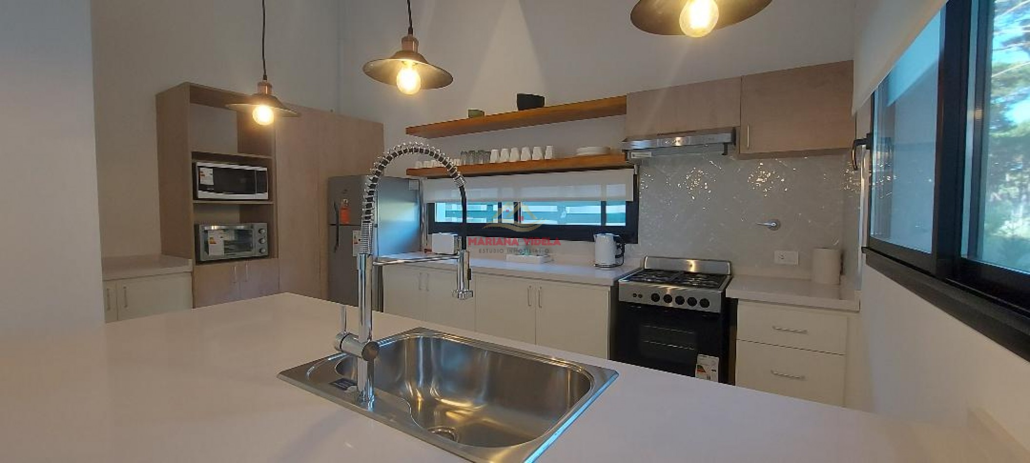 Casa en venta en Pinamar "LA BLANCA". Barrio Pioneros.