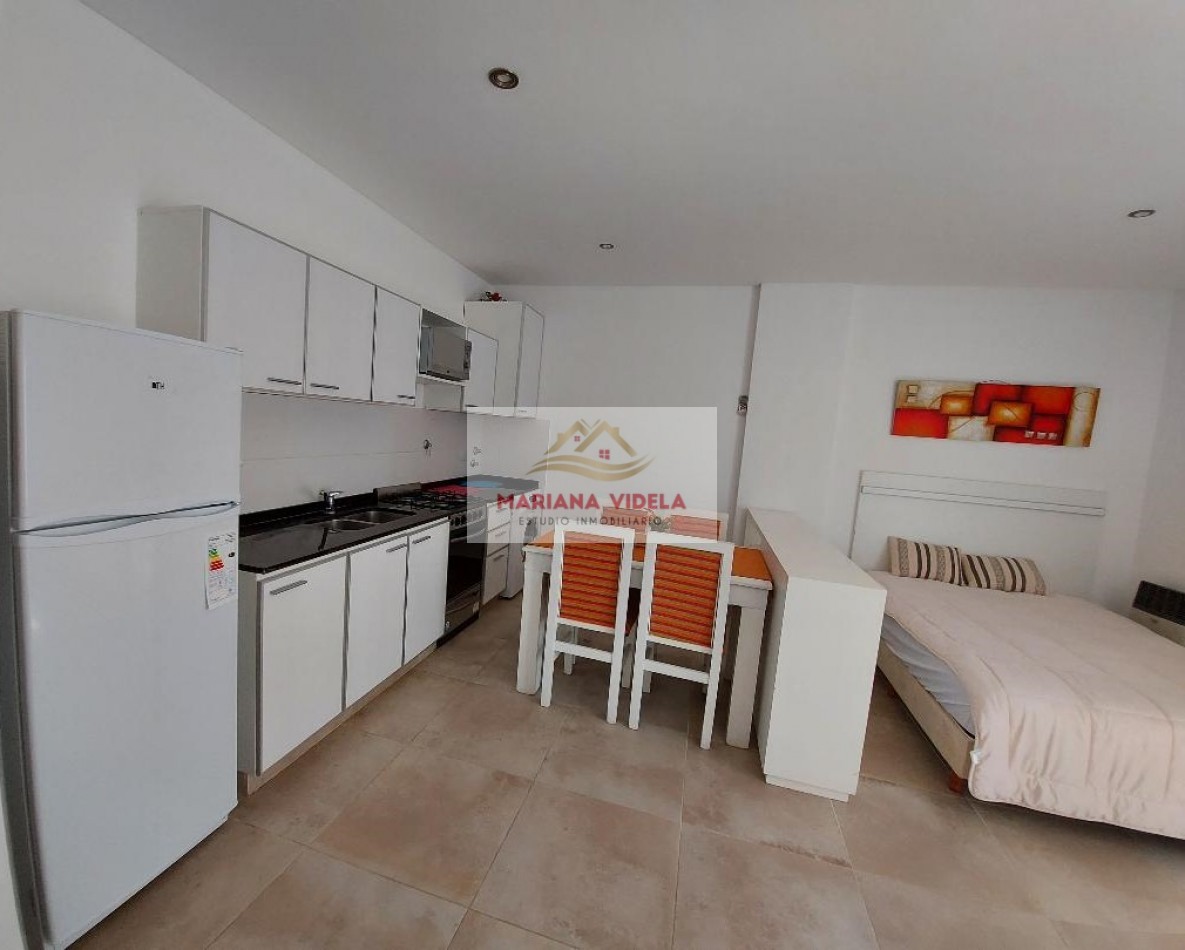 Departamento Monoambiente en alquiler Hasta Noviembre 2025. Pinamar Centro. Cochera y amenities. Mensual.