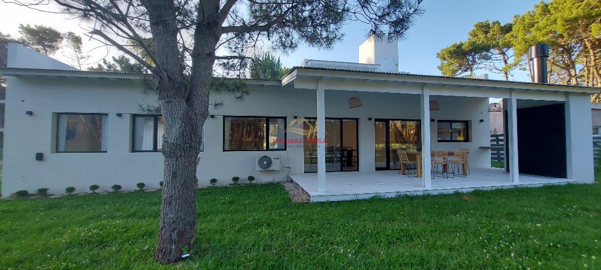 Casa en venta en Pinamar "LA BLANCA". Barrio Pioneros.
