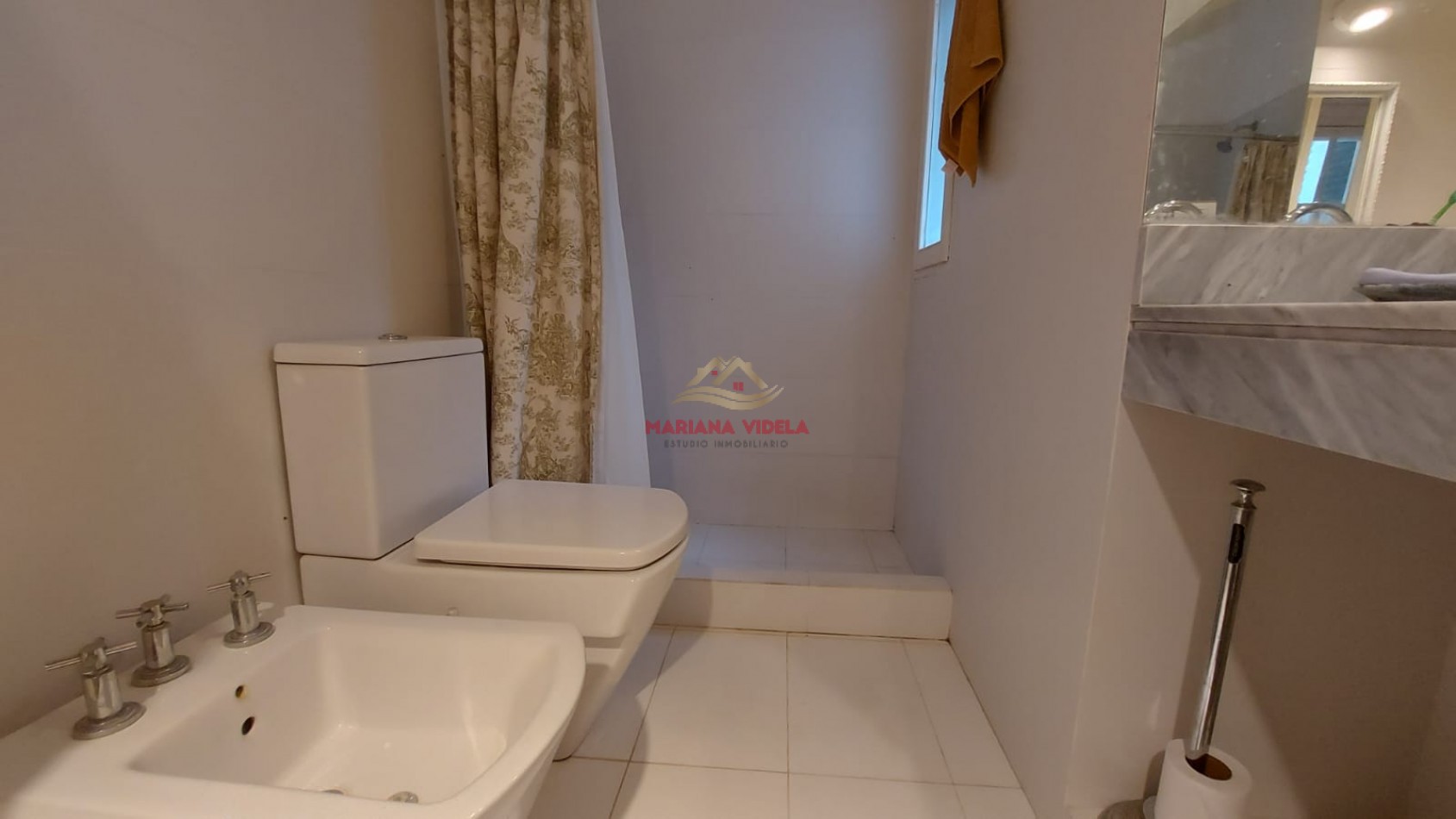 Casa en venta en Zona Golf de Pinamar.