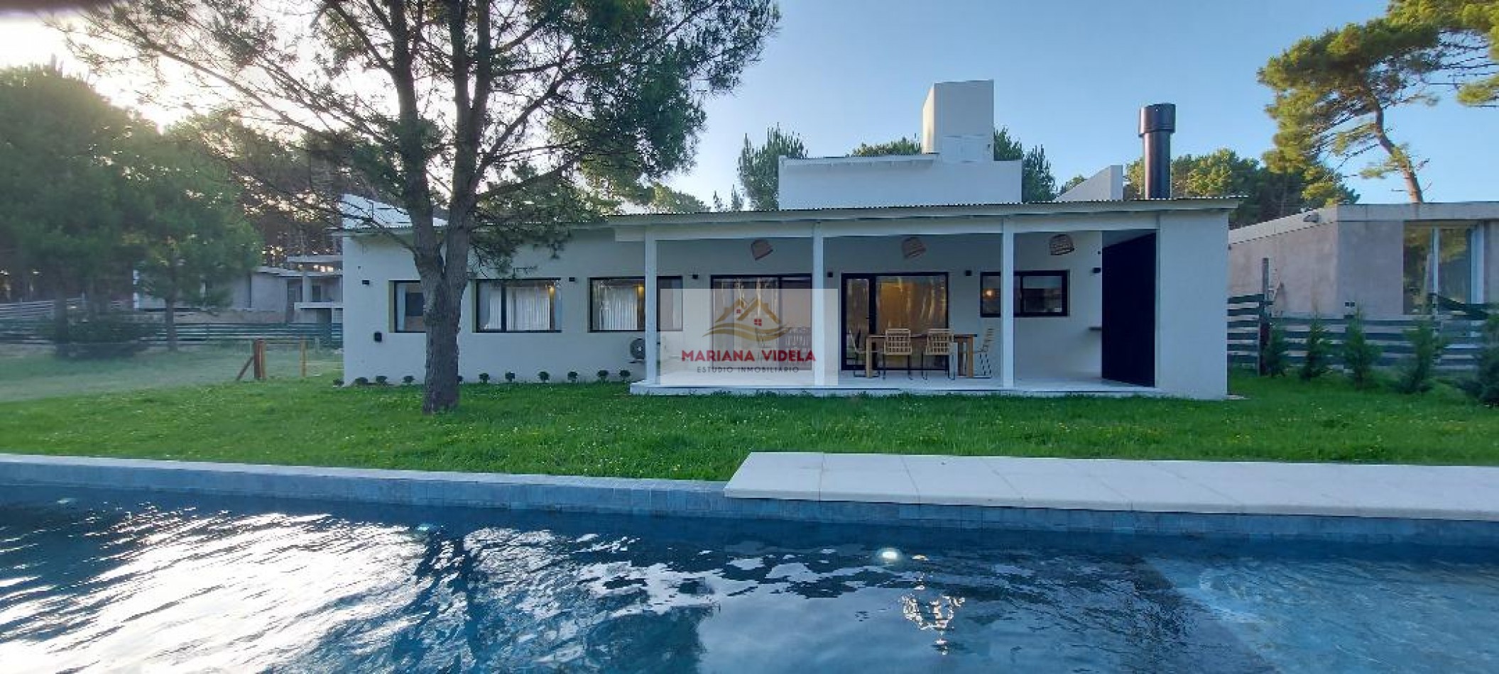 Casa en venta en Pinamar "LA BLANCA". Barrio Pioneros.
