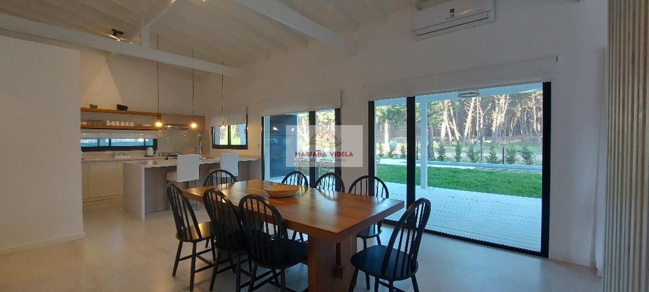 Casa en venta en Pinamar "LA BLANCA". Barrio Pioneros.