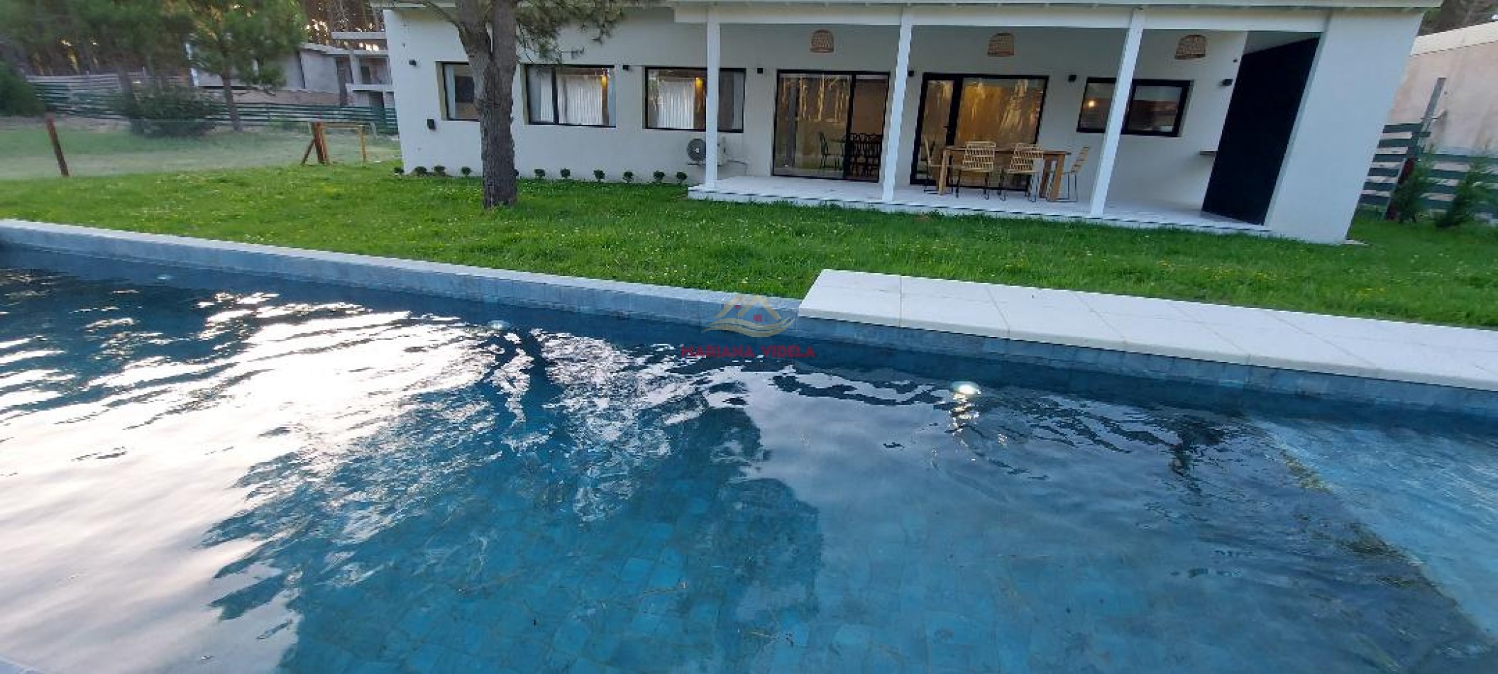 Casa en venta en Pinamar "LA BLANCA". Barrio Pioneros.