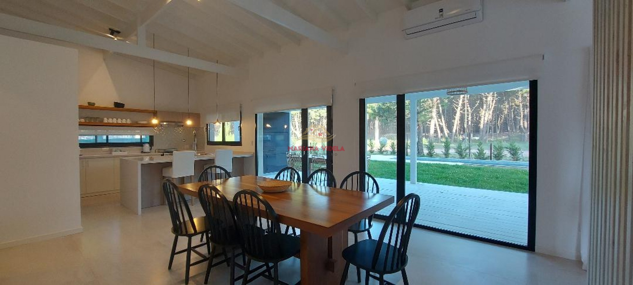 Casa en venta en Pinamar "LA BLANCA". Barrio Pioneros.