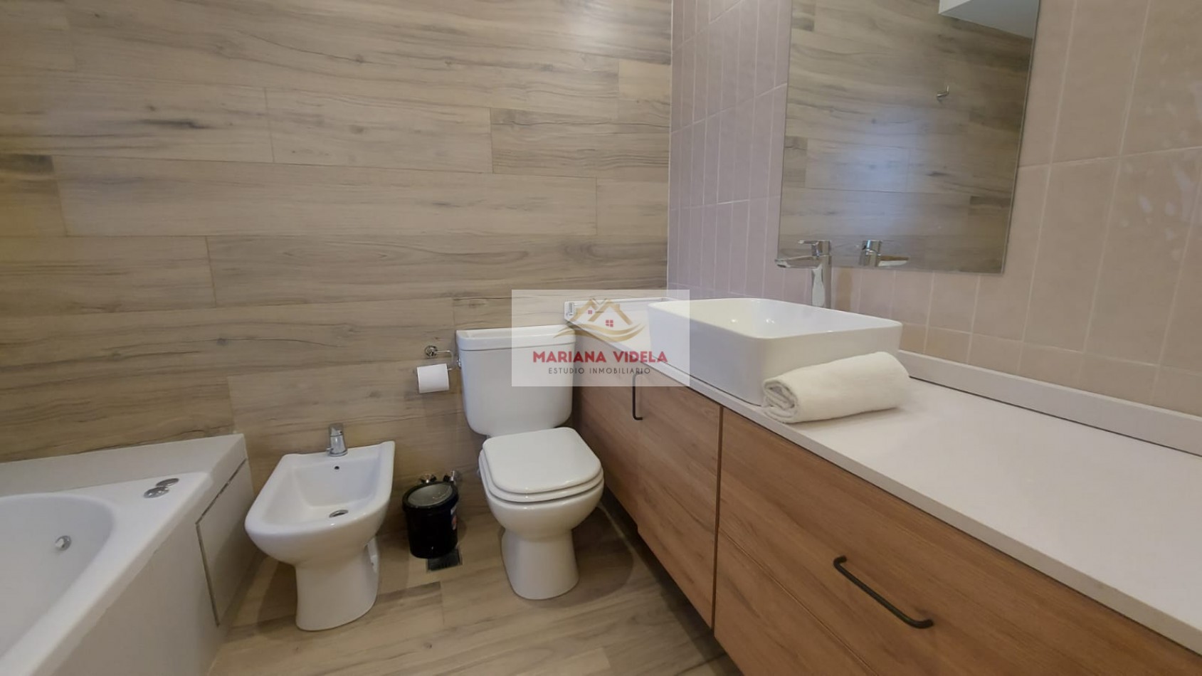 Casa en venta en Pinamar "LA CASA EN EL PINAR".