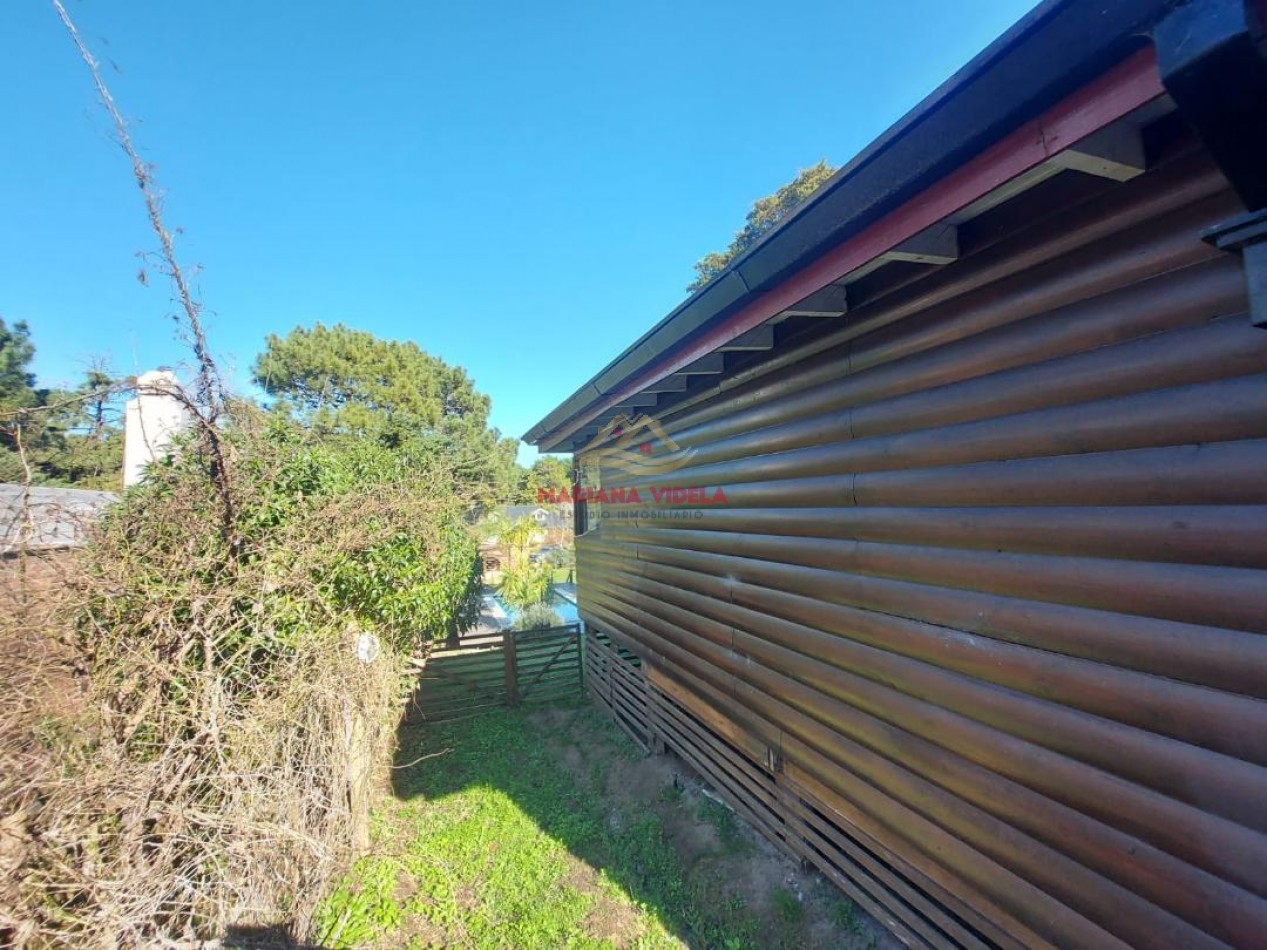 Casa en venta en Carilo, tipo cabaña.