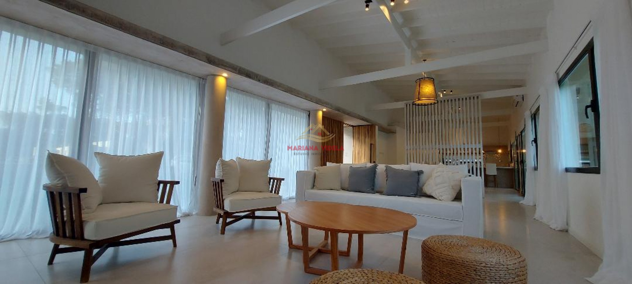 Casa en venta en Pinamar "LA BLANCA". Barrio Pioneros.