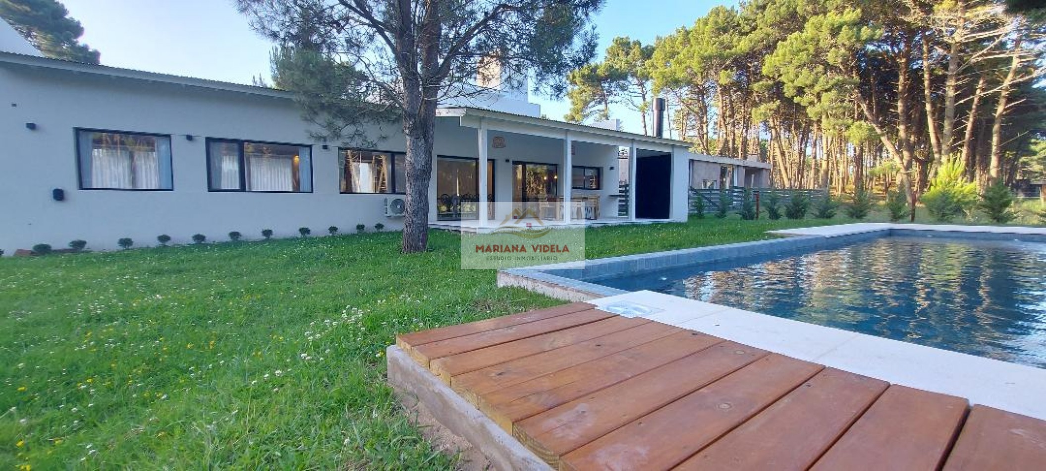 Casa en venta en Pinamar "LA BLANCA". Barrio Pioneros.