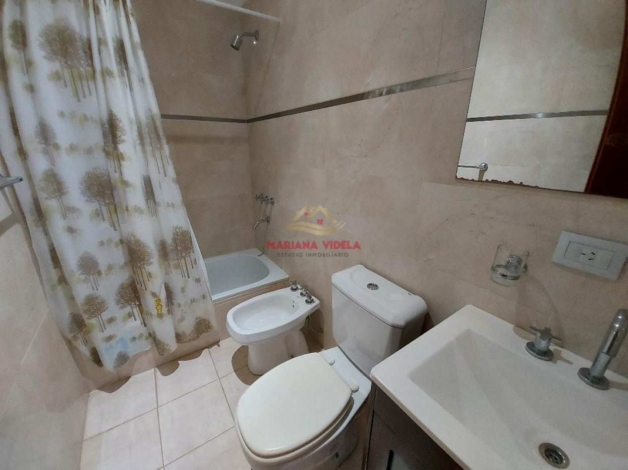 Departamento Monoambiente en alquiler Hasta Noviembre 2025. Pinamar Centro. Cochera y amenities.