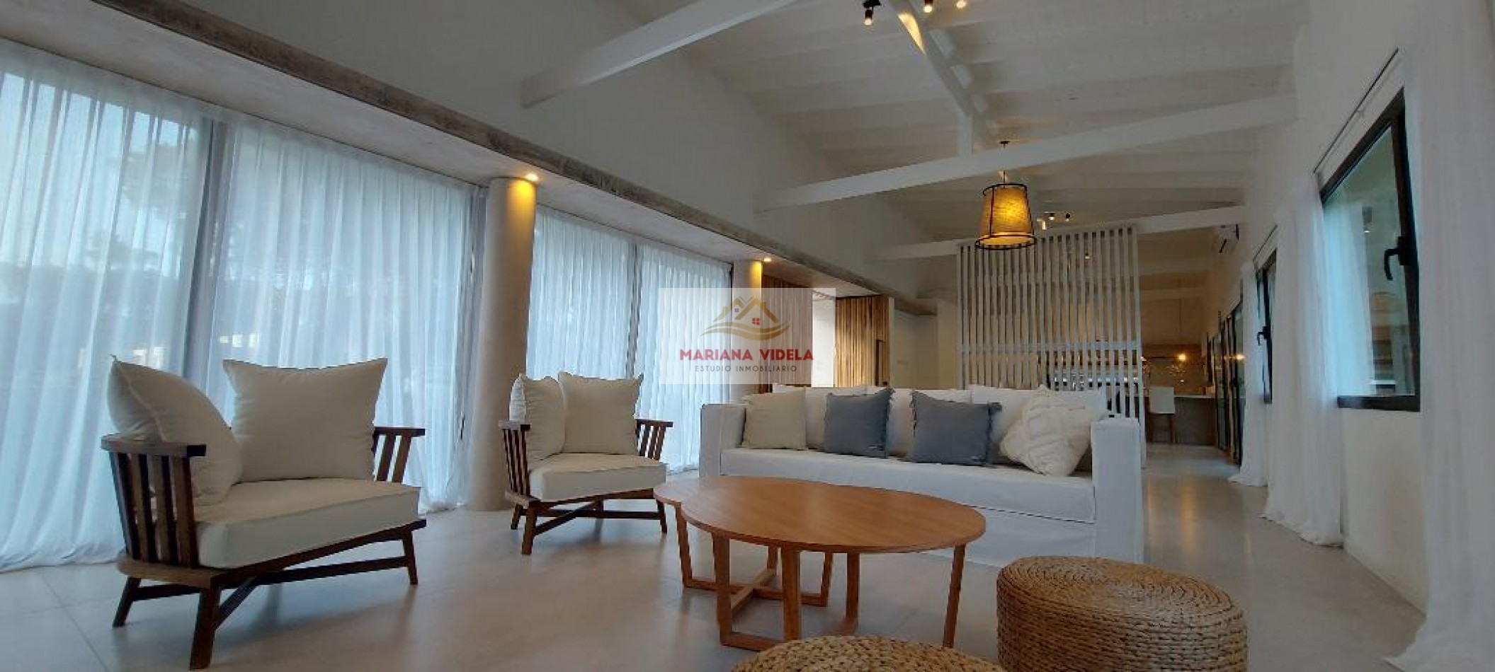 Casa en venta en Pinamar "LA BLANCA". Barrio Pioneros.