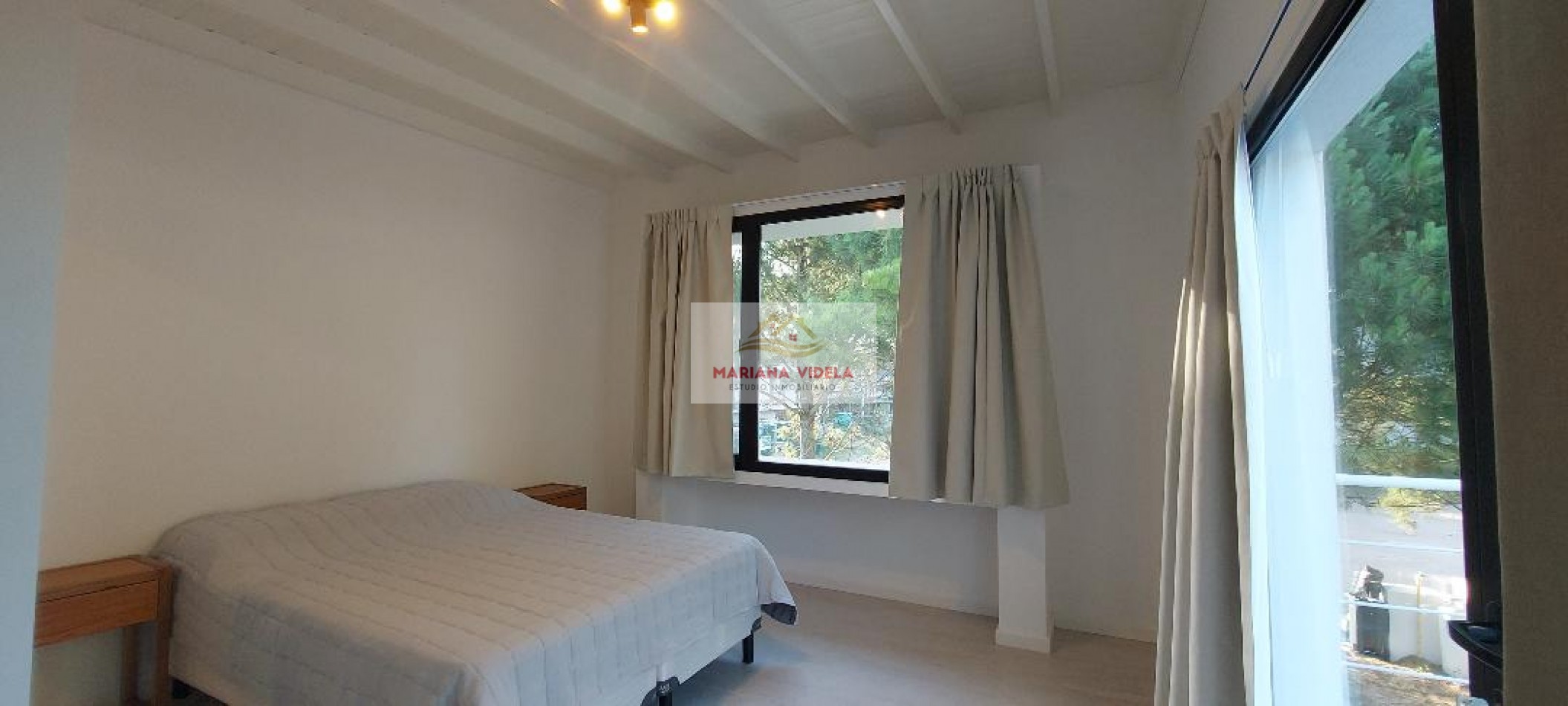 Casa en venta en Pinamar "LA BLANCA". Barrio Pioneros.