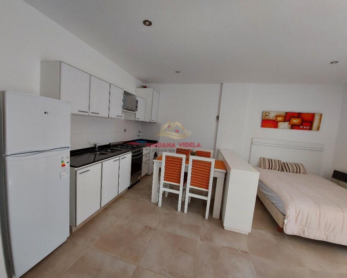 Departamento Monoambiente en alquiler Hasta Noviembre 2025. Pinamar Centro. Cochera y amenities.