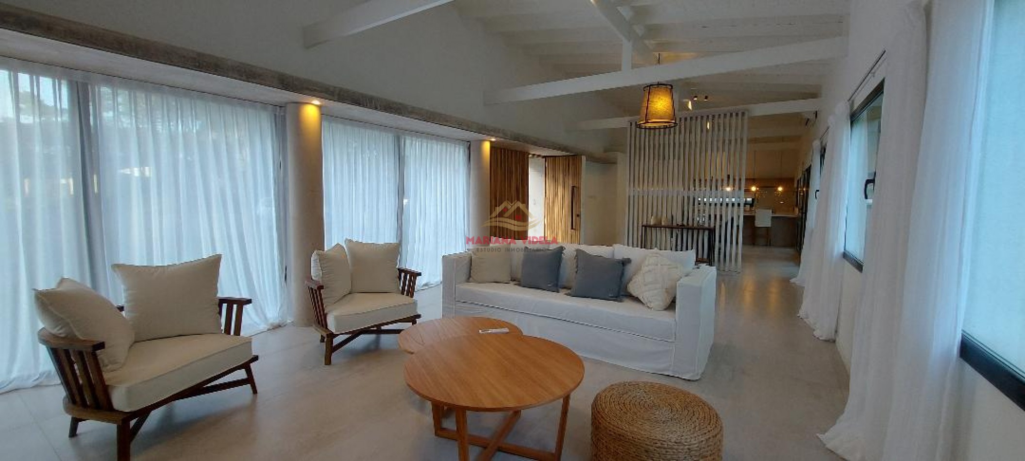 Casa en venta en Pinamar "LA BLANCA". Barrio Pioneros.