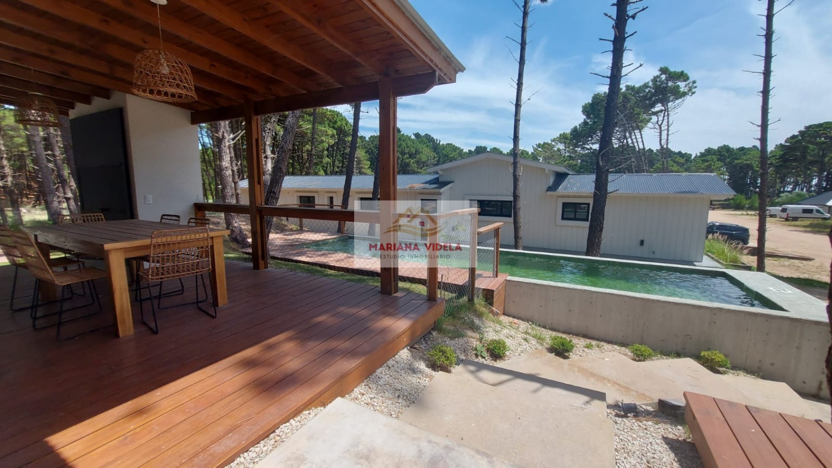 Casa en venta en Pinamar "LA CASA EN EL BOSQUE". Barrio Pioneros.