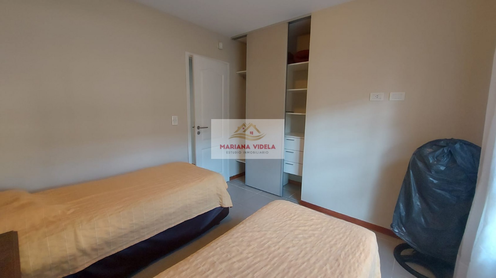 Departamento en alquiler anual. 3 dormitorios. Mar de Ostende. PB 1.