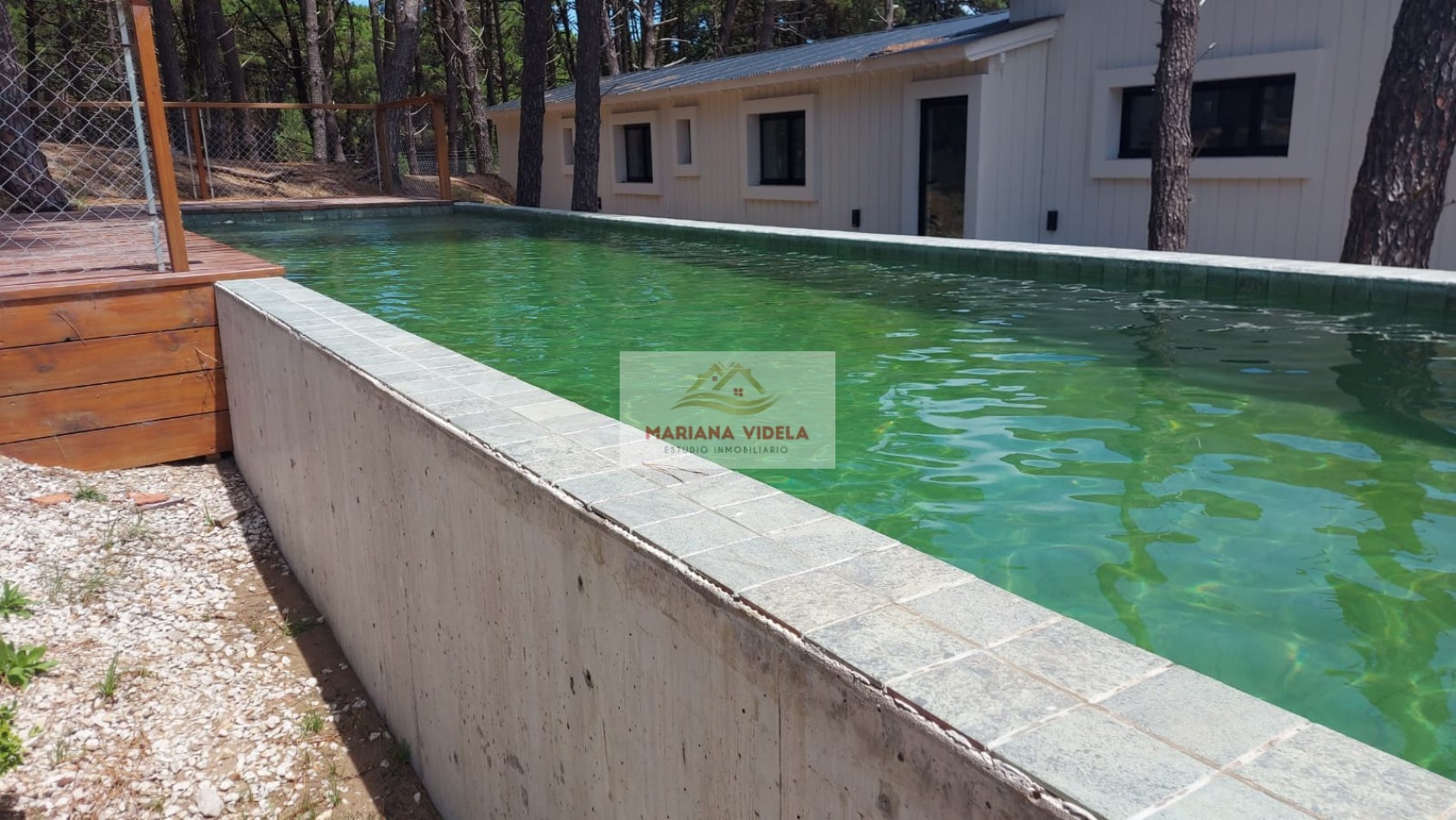 Casa en venta en Pinamar "LA CASA EN EL BOSQUE". Barrio Pioneros.